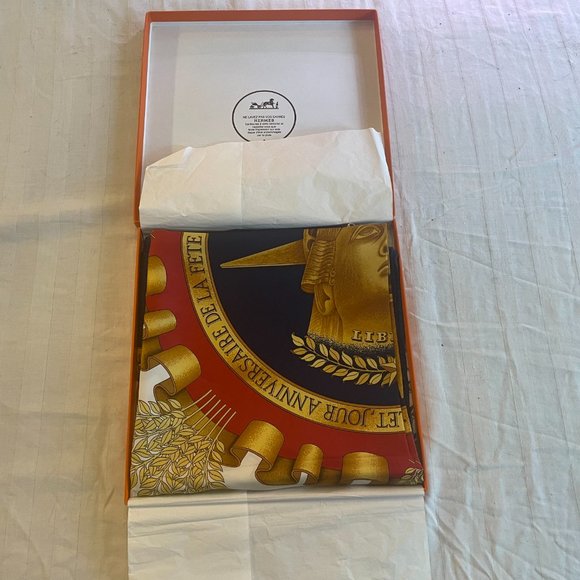 Vintage Hermes Scarf Carré Liberty 1986 By Joachim Metz - Picture 2 of 3